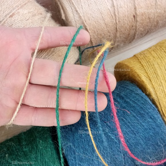 Шпагат джутовый. Цвет - красный 2х560 текс в цилиндрах по 0,5 кг