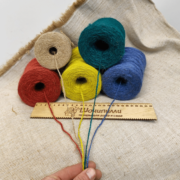 Шпагат джутовый. Цвет - красный 2х560 текс в цилиндрах по 0,5 кг