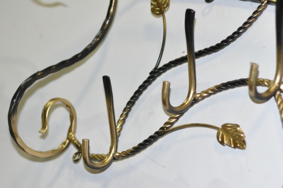 Вешалка настенная Уют с полкой (металлическая)