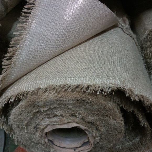 Мешковина джутовая ламинированная (сумочная) Ширина 106 см Мешковина джутовая ламинированная (сумочная) Ширина 106 см