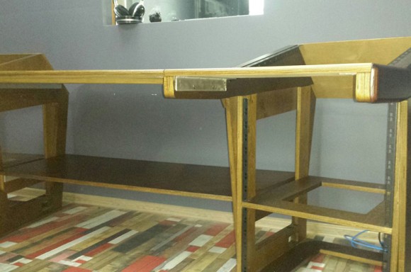 Стол для студии-2.1